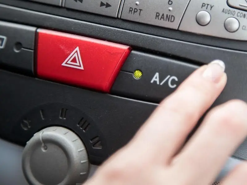 Die neue Hitzewelle ist da - da macht Autofahren ohne Klimaanlage keinen Spaß. Kann man sie nachträglich einbauen lassen?