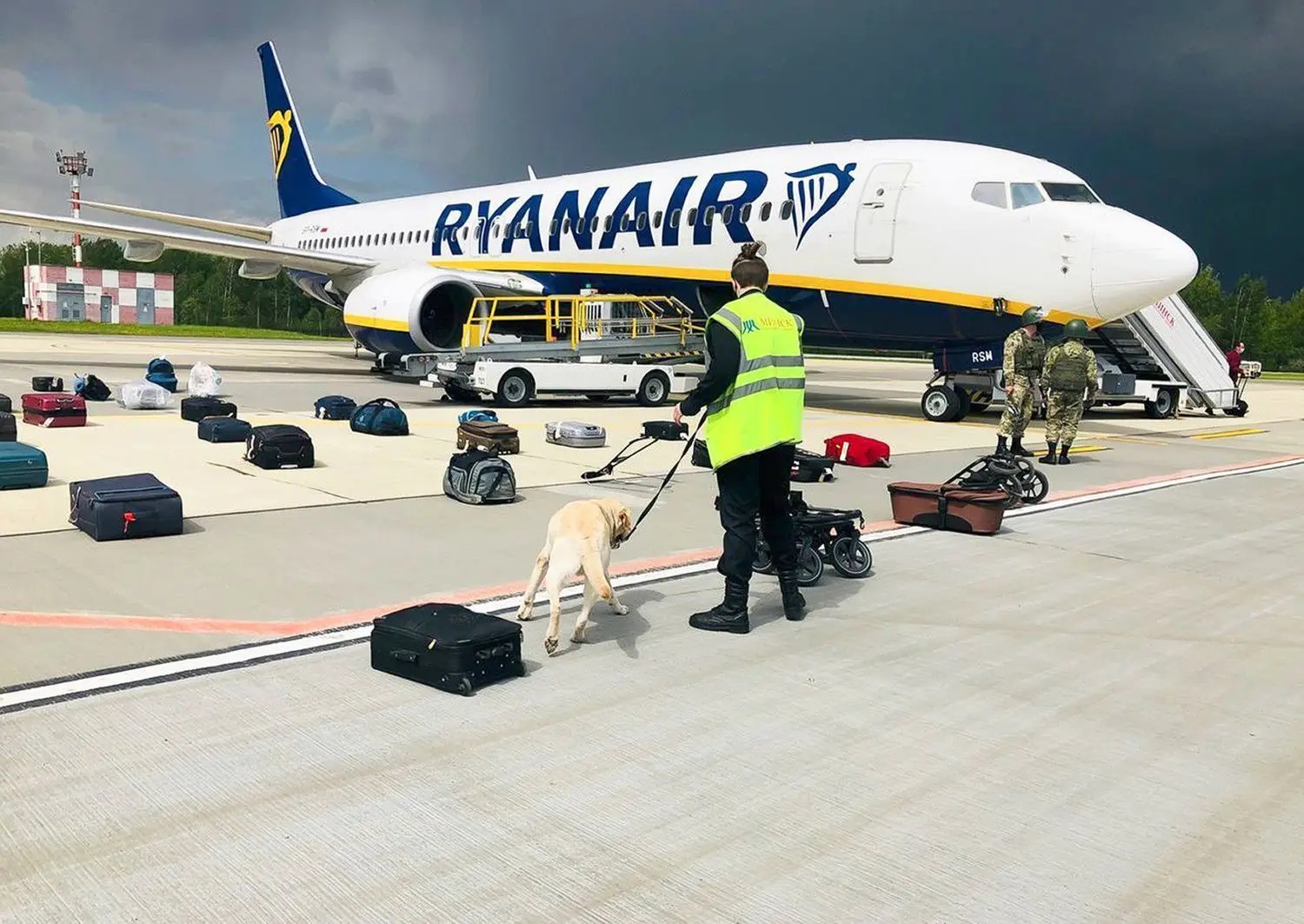 Streitfall Luftverkehr: Die EU wehrt sich gegen die Entführung eines irischen Flugzeugs durch Belarus. Aber wie geht es weiter?