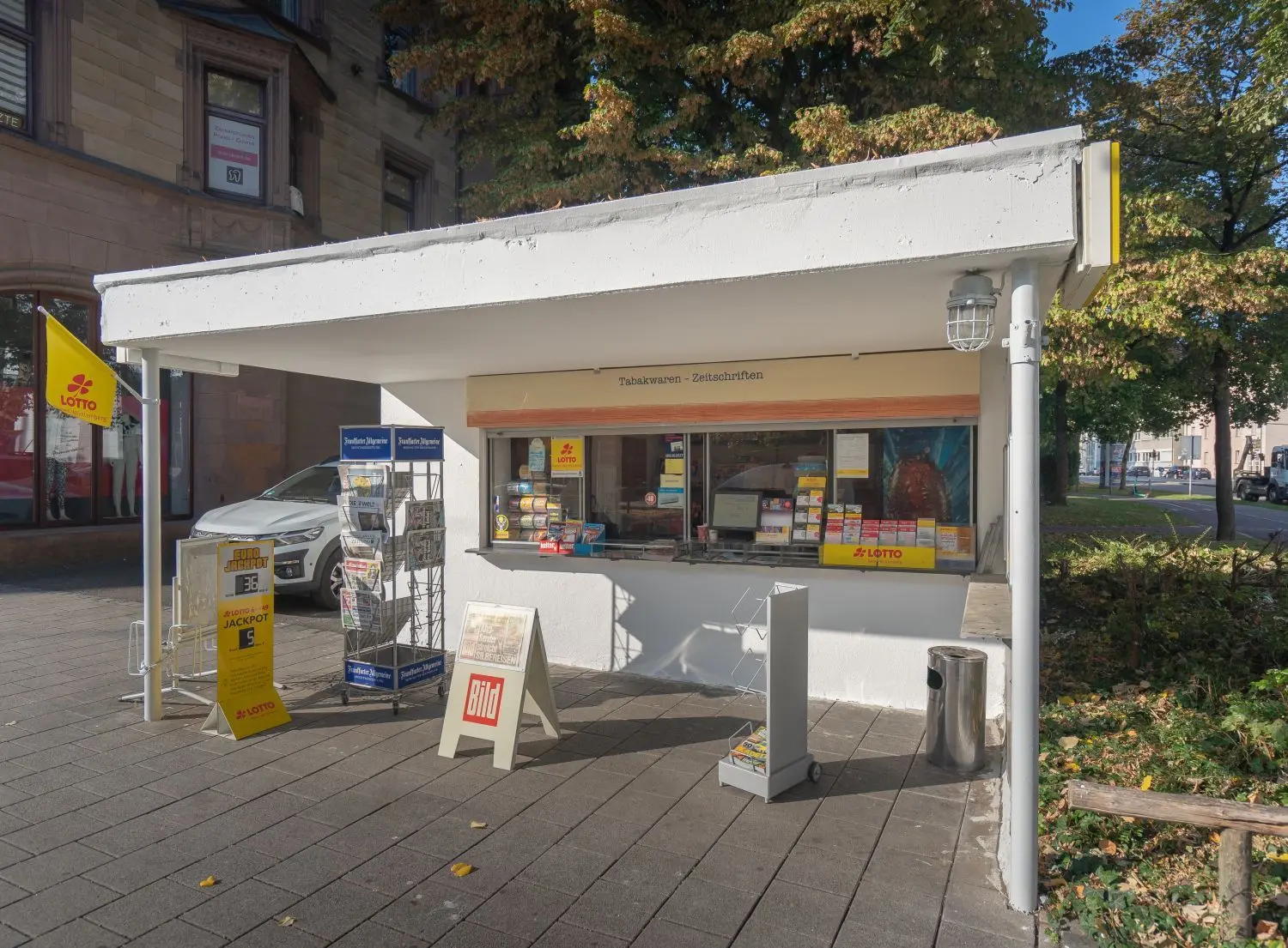 Nachfolger Abbas Toloui Fard hat den Kiosk bei seiner Übernahme frisch gestrichen und renoviert.