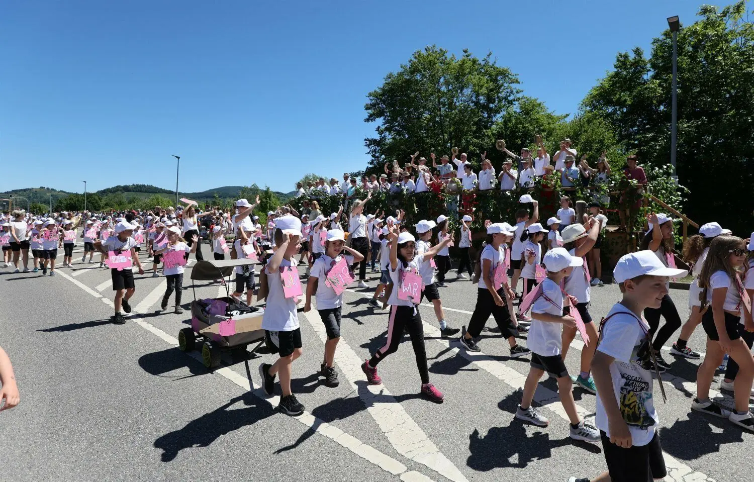 Gut gelaunte Kinder der Sieben-Keltern-Schule.