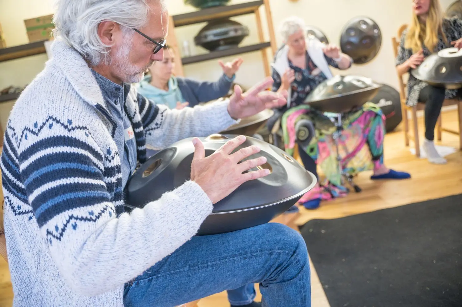 Marcus aus Esslingen sucht und findet im Kurs Inspiration für sein Spiel auf der Handpan.