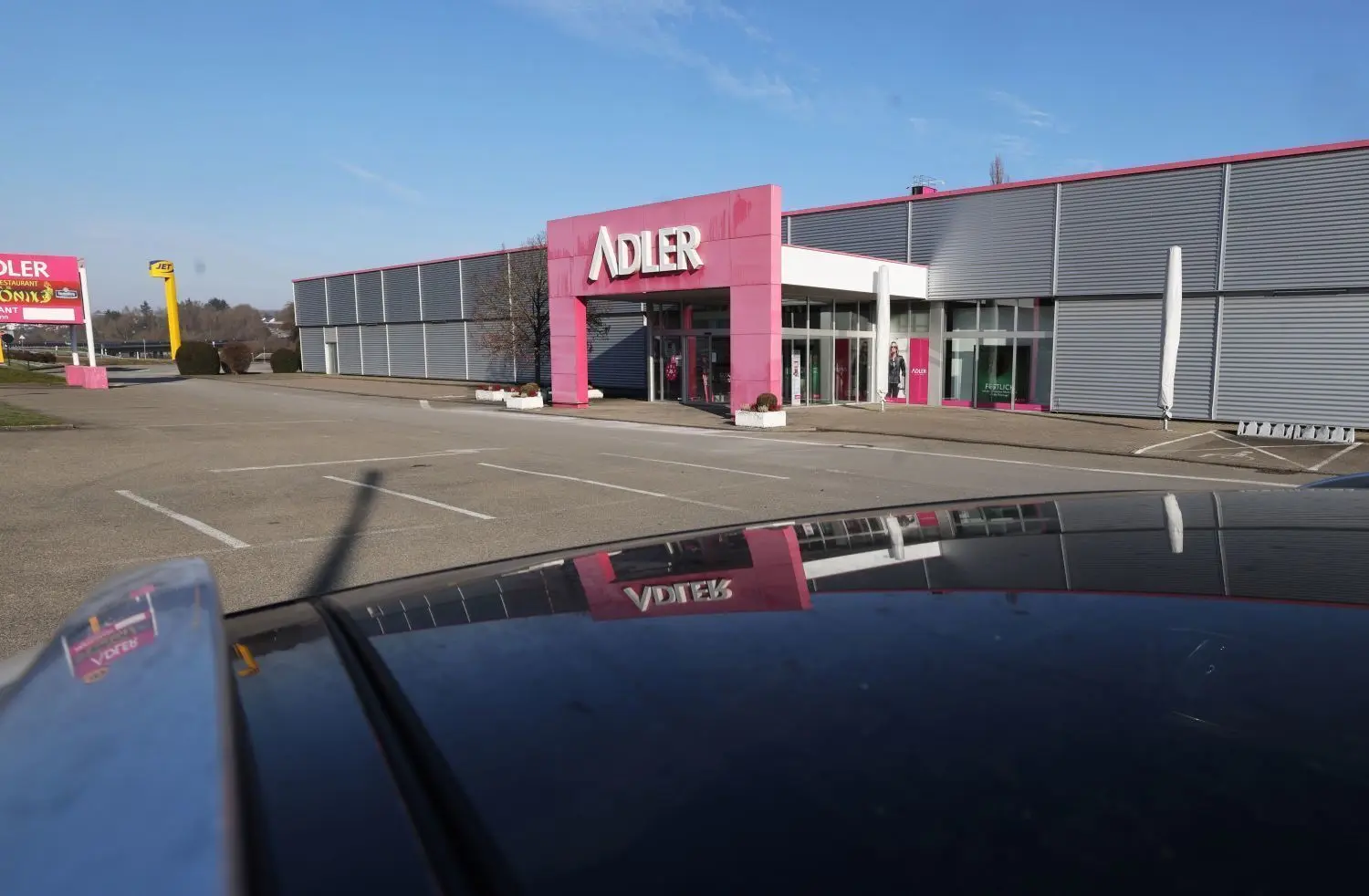 Das Insolvenzverfahren der Adler-Modemärkte ist abgeschlossen. Unser Foto zeigt die Filiale in Neckartenzlingen.⇥