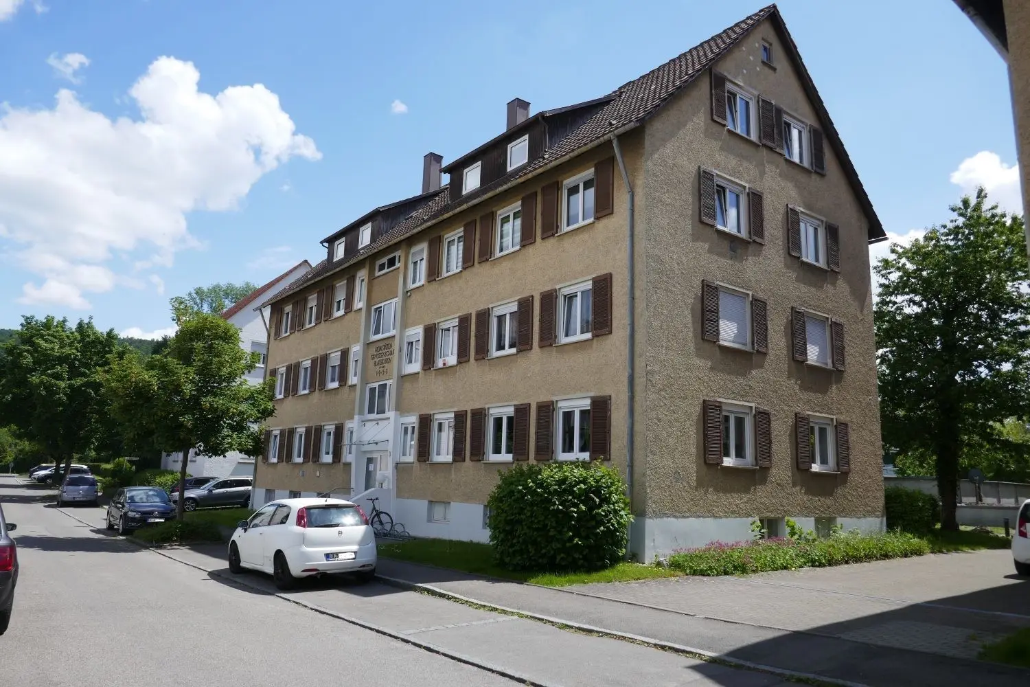 Eines der älteren Gebäude der Heimstättengenossenschaft Blaubeuren mit Geschäftsstelle in der Uhlandstraße.⇥