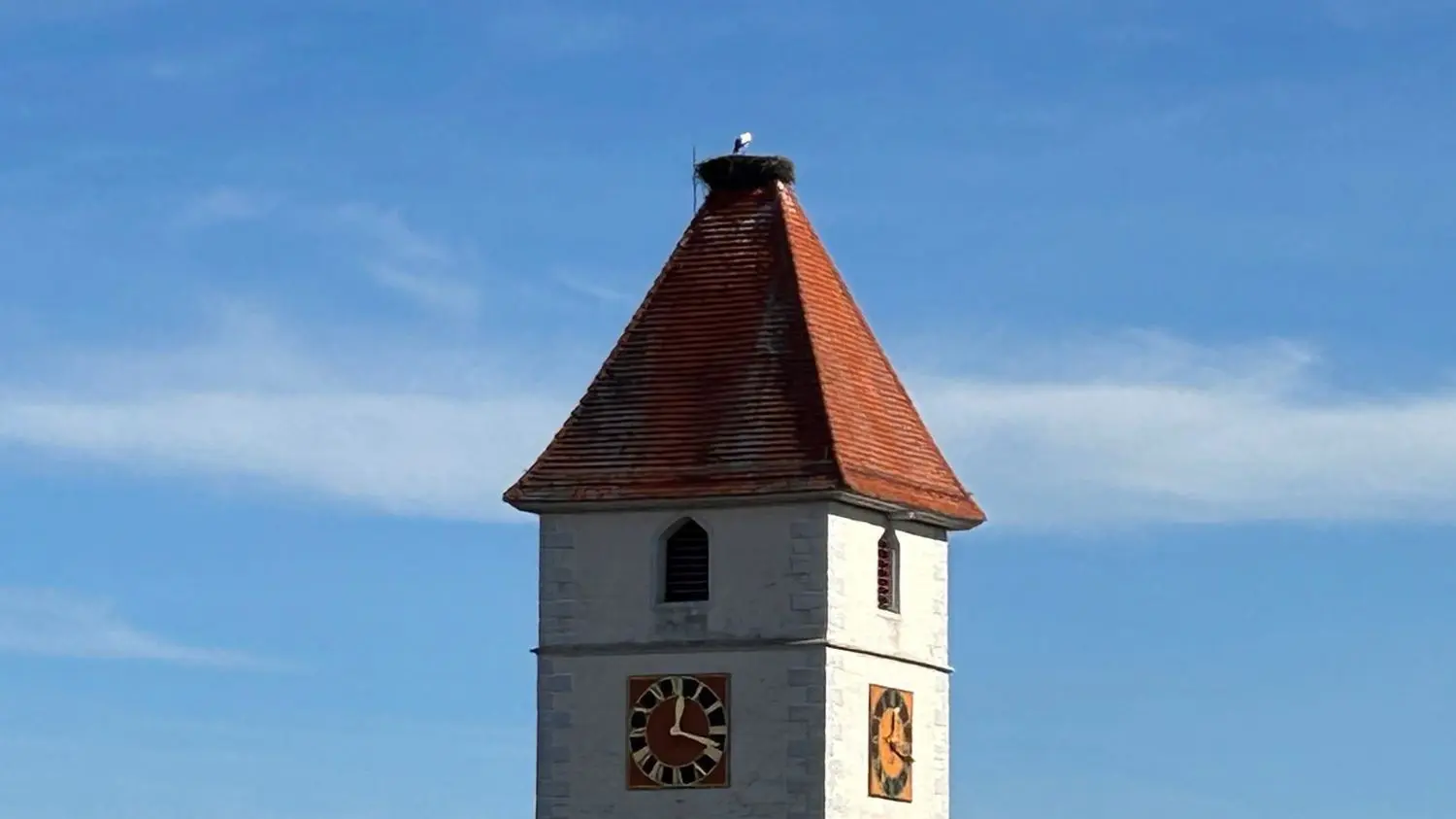 Der Weilheimer Kirchturm ist im allerobersten Geschoss wieder bewohnt.⇥