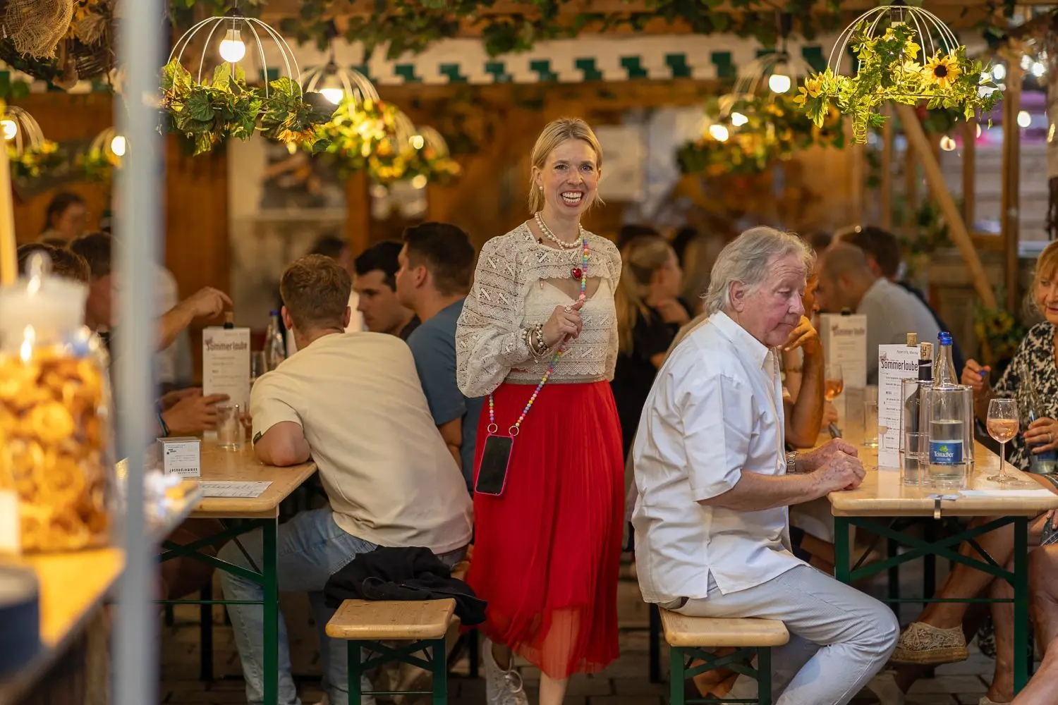 Die Lauben sind sehr gut besucht, auch an verregneten Abenden. Doch klar: Bei Regen fehlt den Gastronomen die Außenbewirtschaftung und somit auch Umsatz.