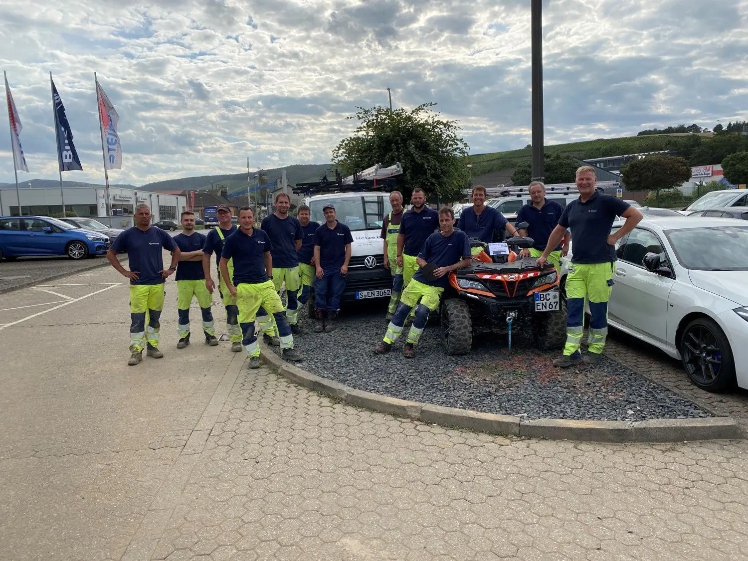 Das Team der Netze BW – mit einem Quad bestens ausgerüstet auch für schlecht zugängliche Bereiche.
