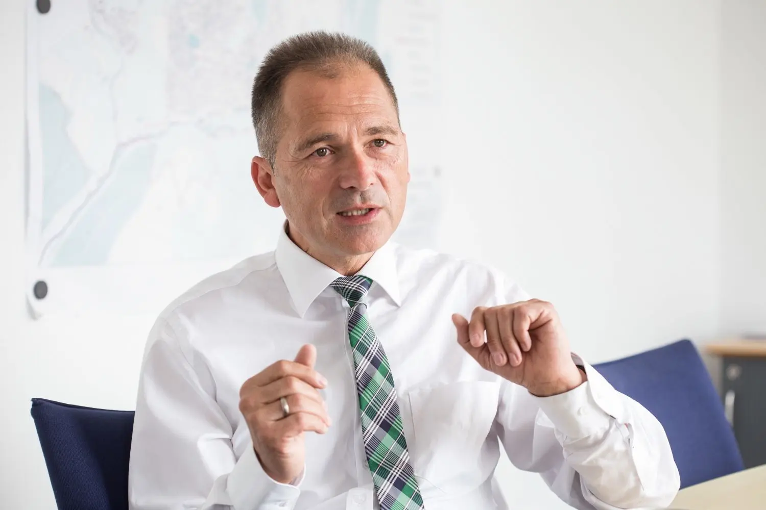 Bürgermeister Frank Ansorge äußert sich zur Gemeindehalle.