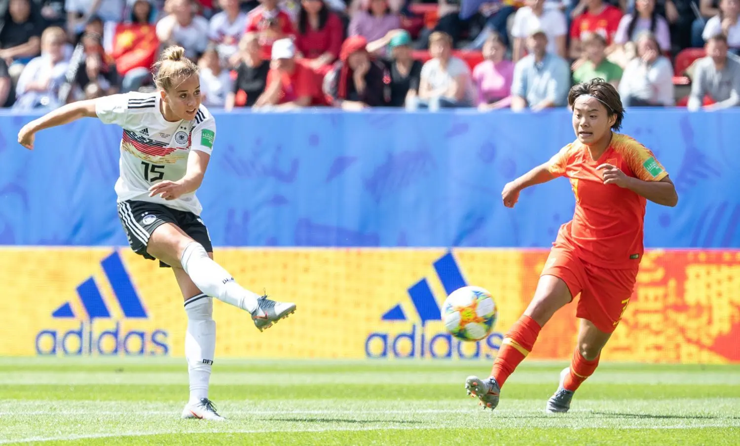 Giulia Gwinn und ihr „goldener Schuss“ gegen China: Der Youngster traf in der 66. Spielminute. Später wird das vielseitige Talent vom Bodensee von der Fifa zur „Spielerin des Spiels“ ernannt.