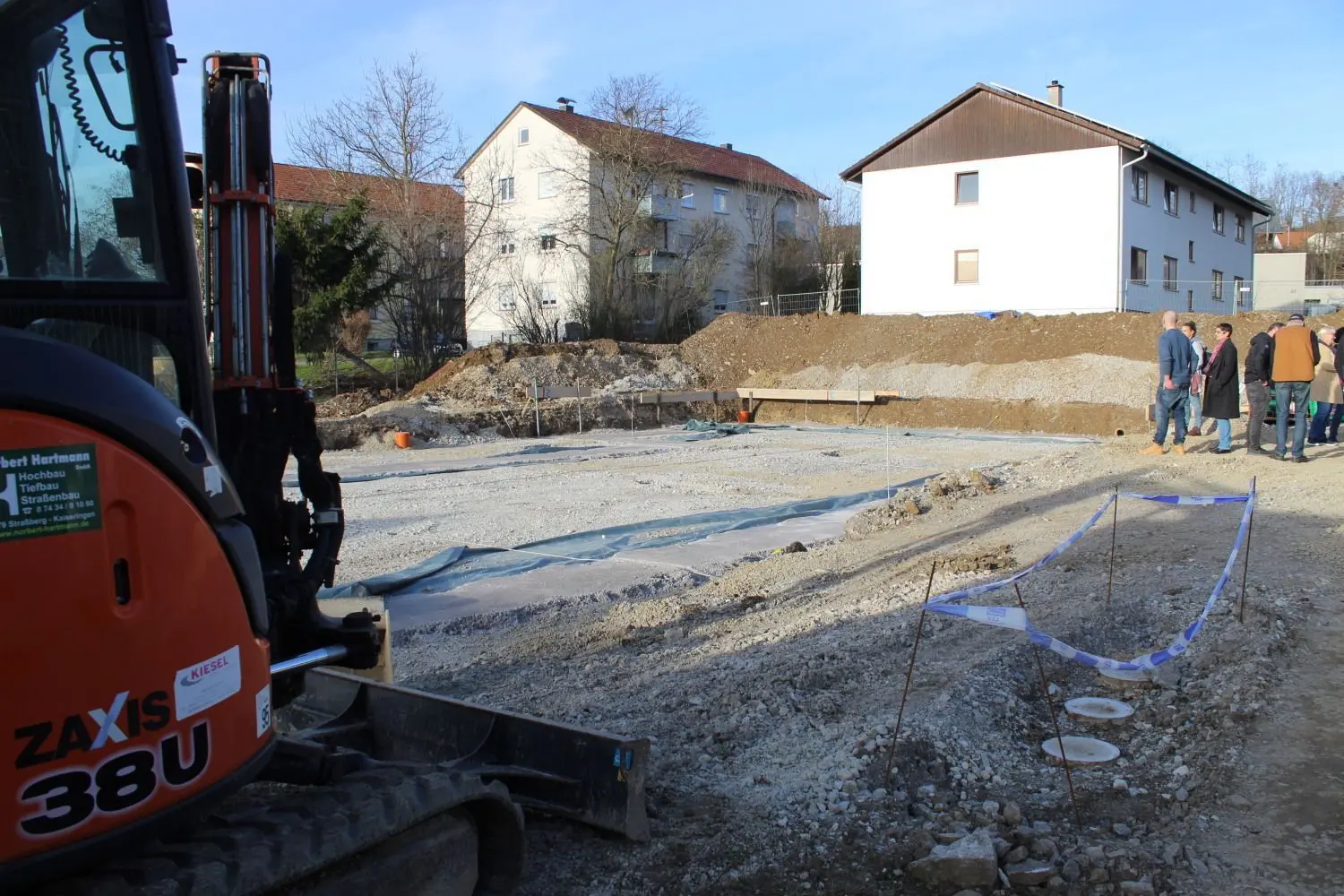 Der Bauplatz – hinter den beiden bestehenden städtischen Unterkünften in der Ermelesstraße.