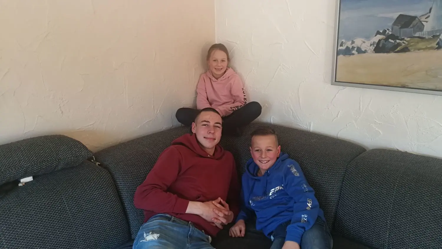 Hanna-Lotta (7Jahre), Philipp (16) und David (10) kommen tapfer durch den erneuten Lockdown. Auch wenn sie sich die Schule und ihre Freunde zurückwünschen. ⇥