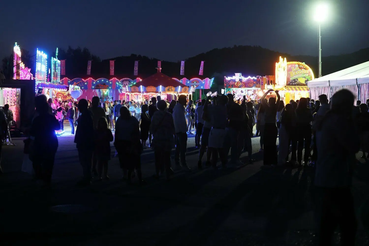 Auch ABends war der Festplatz gut besucht.
