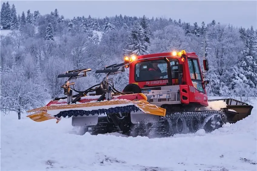 Generell heißt es in Albstadt: Touristen willkommen! Wintersportlern haben sie, wie hier in Burgfelden, bereits am Samstagmorgen beste Bedingungen geschaffen.