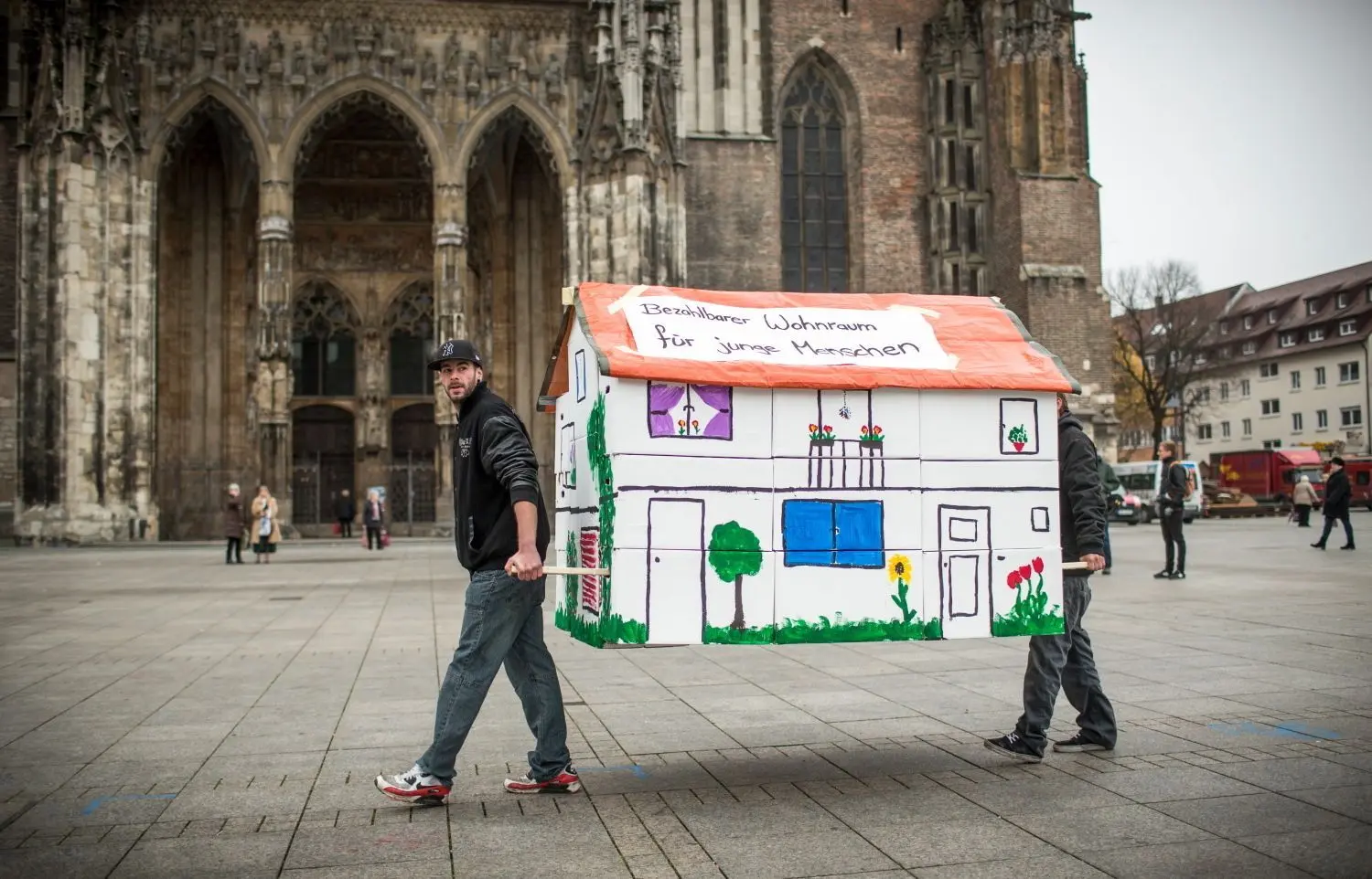 Wohnraum verzweifelt gesucht: Ulmer Streetworker haben im vergangenen Jahr mit einer Aktion auf die Wohnungsnot und die Probleme für Wohnungslose aufmerksam gemacht.