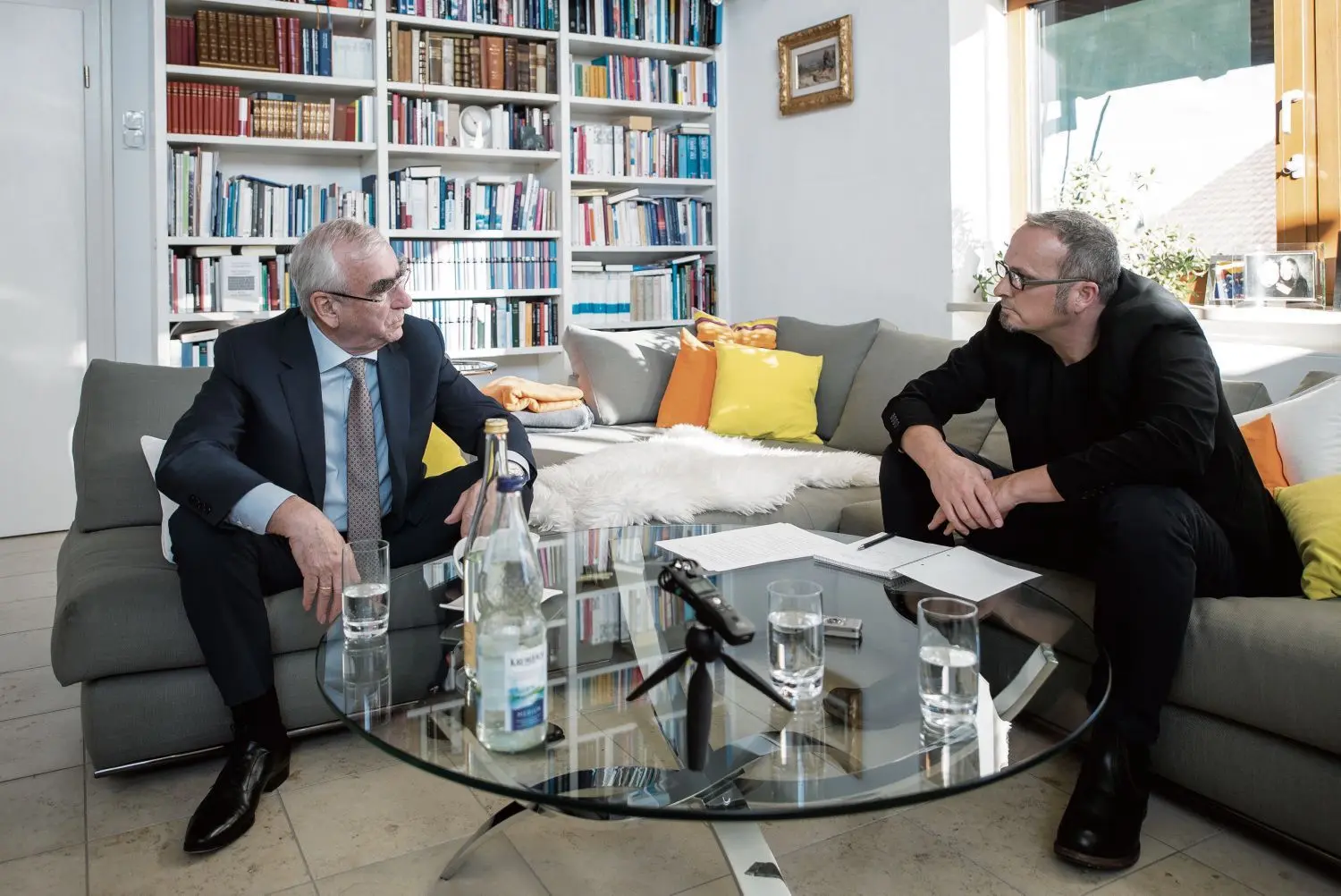 Theo Waigel wird am 22. April 2019 80. Hier sitzt der Ex-Finanzminister beim Interview in Seeg mit Lokal- und Regional-Chef der SÜDWEST PRESSE, Matthias Stelzer.