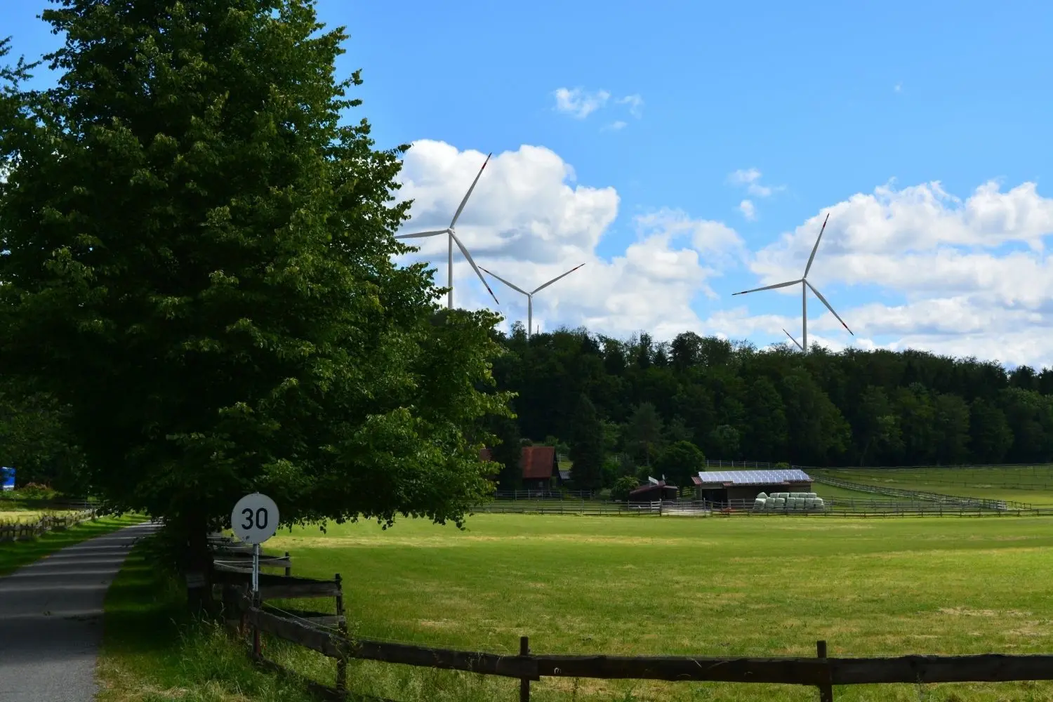 Vorerst nur eine Simulation: So werden sich die geplanten Windräder an den Standorten „Küche“, „Ringelstein“ und „Telle“ darstellen.