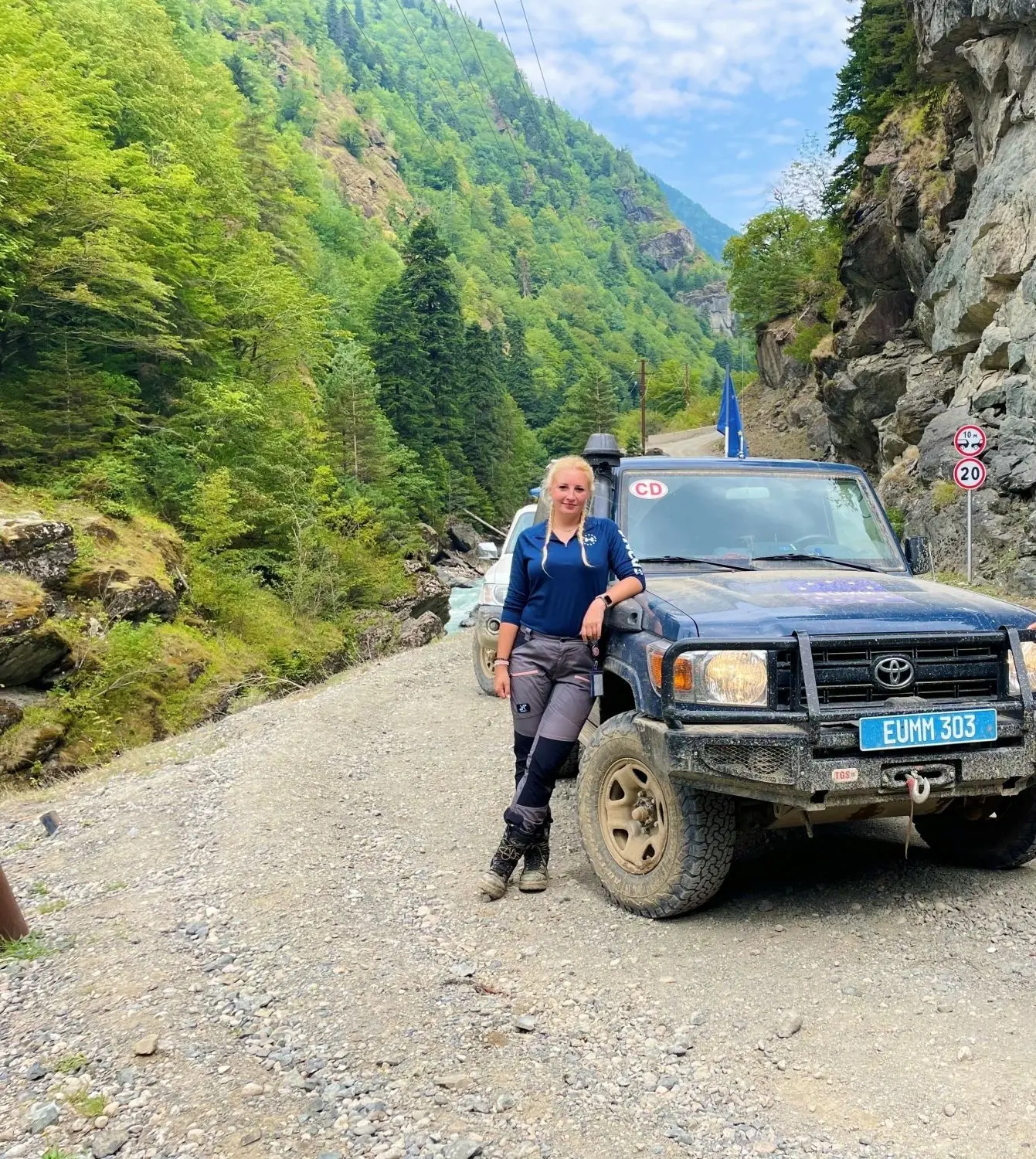 Abenteuer Oberer Kaukasus: Im Konvoi war Melissa Rogina mit ihren Kolleginnen und Kollegen in unwegsamem Gelände unterwegs, um die Verwaltungsgrenze zwischen Georgien und Abchasien zu kontrollieren.