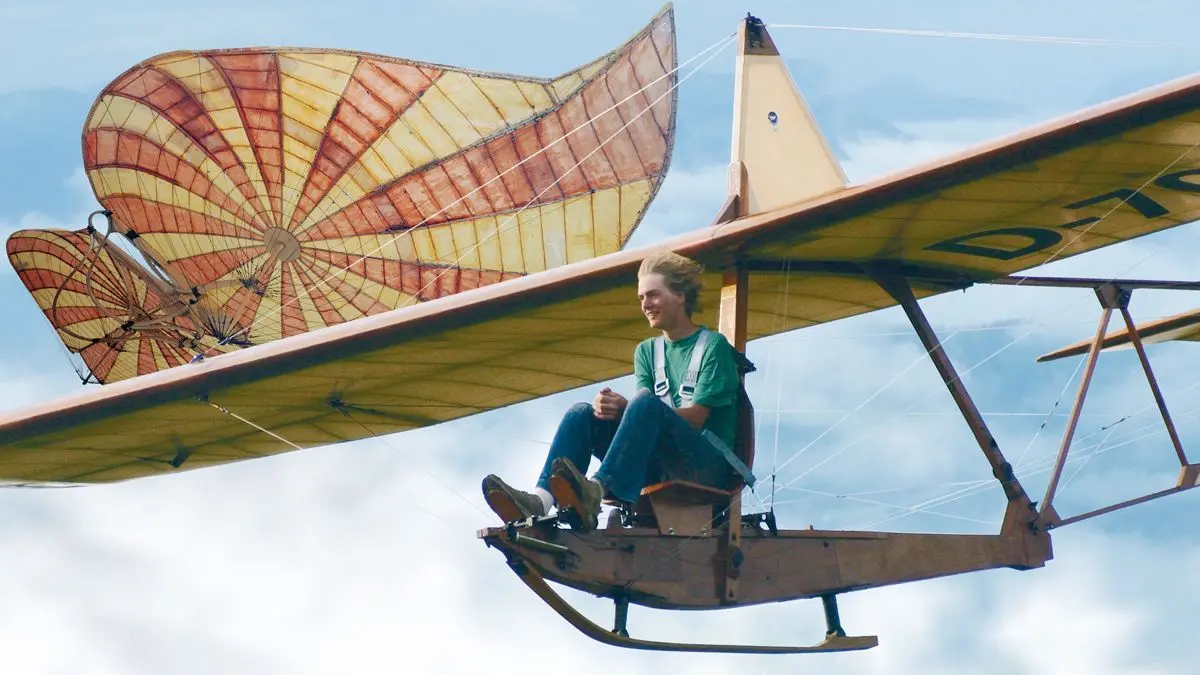 Der Flugapparat des einst verlachten Schneiders von Ulm gilt heute als geniale Konstruktion. Im Segelflieger sitzt sein Urururururenkel Arne Schwarz.