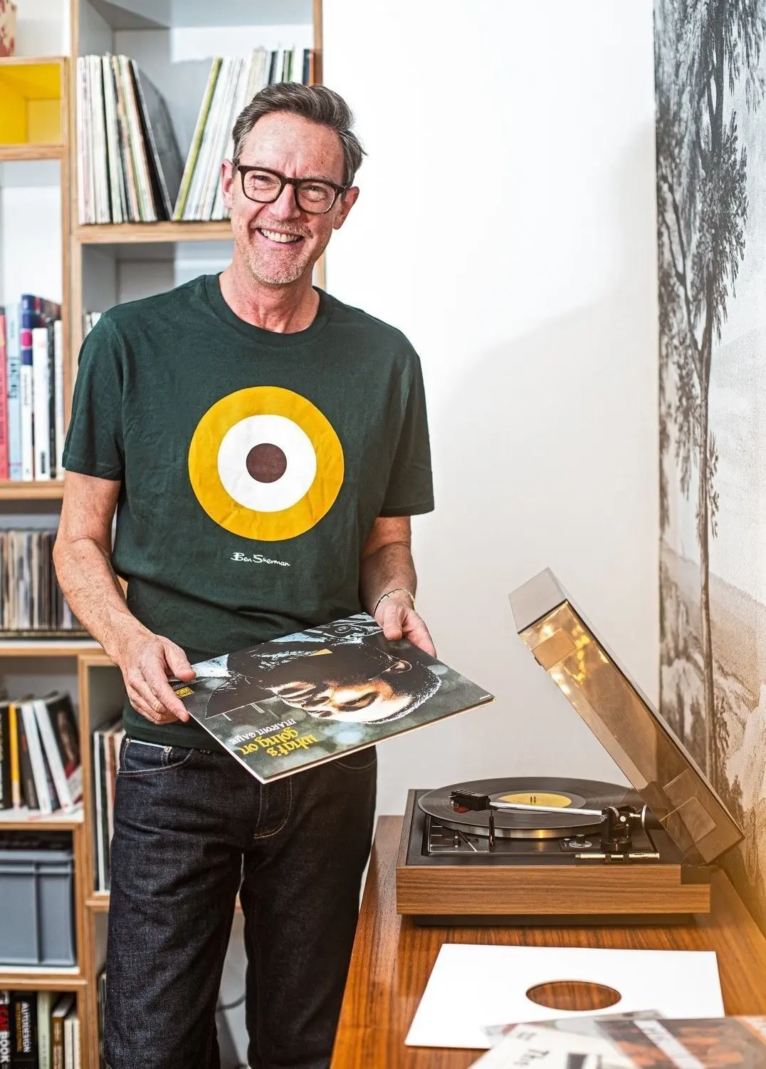 Markus Caspers legt „What‘s Going On“ von Marvin Gaye auf.