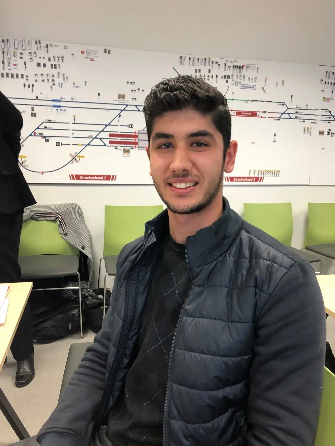 Milad Shamoun hofft, dass er bald die Stadtbahn in Karlsruhe fährt. ⇥