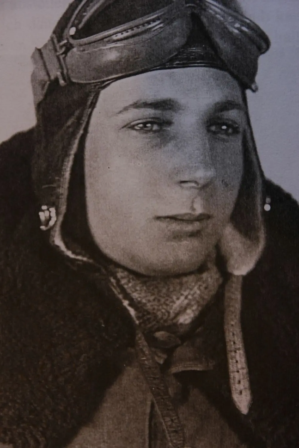 Pilot Alfons Kössinger sorgte 1935 mit seiner Flugeinlage in Roggenburg für mächtig Aufsehen.  ⇥