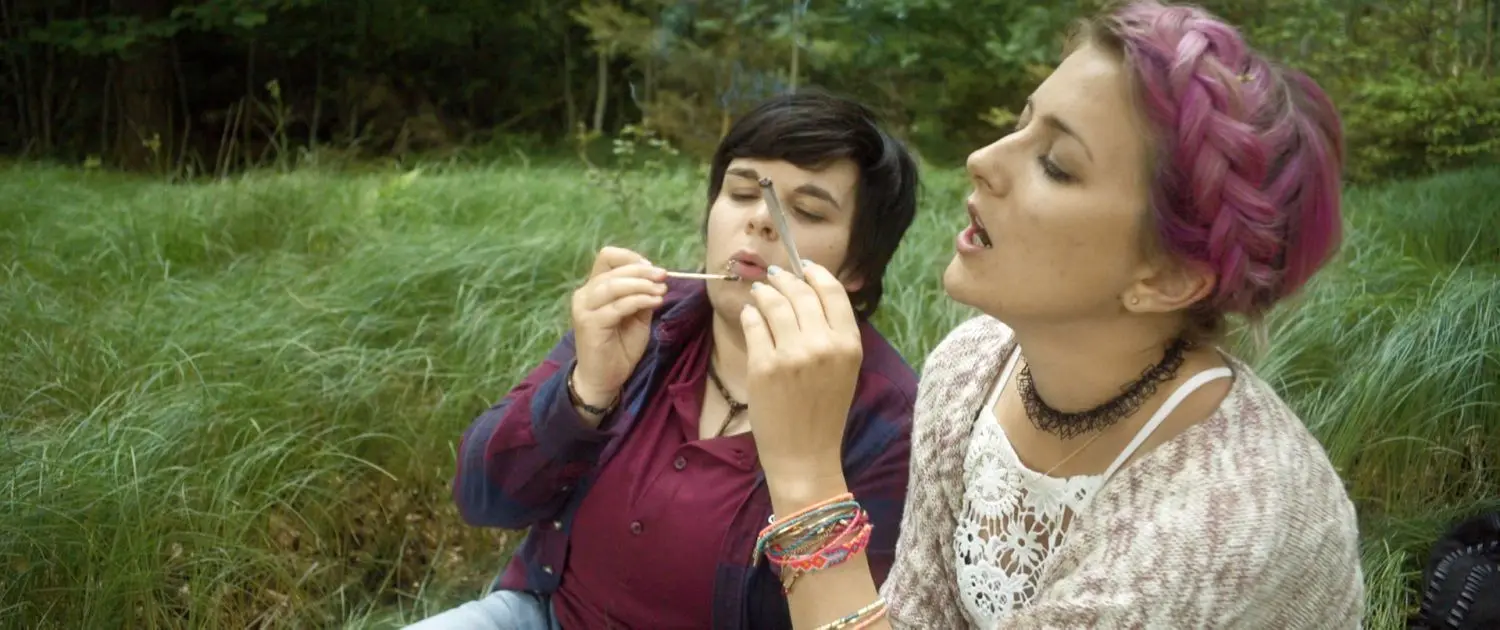 Nadine Sauter (l.) neben Kathrin Wolf in „Landrauschen“.