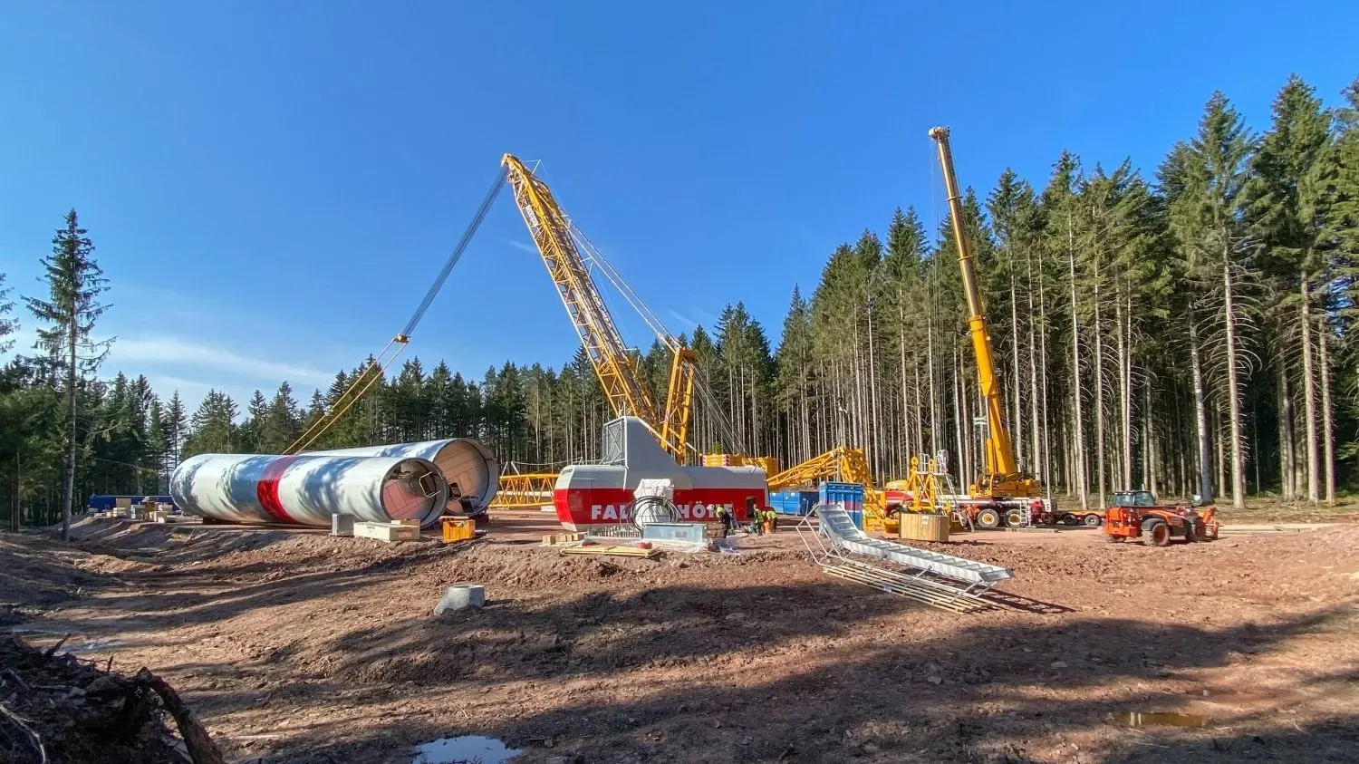 Ein Windpark entsteht: Die Teckwerke Bürgerenergie Genossenschaft lässt auf der Falkenhöhe bei Schramberg bauen.