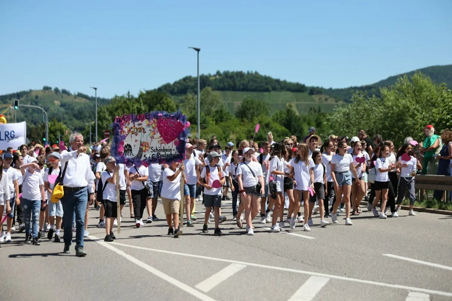„Schön bunt“ ist die Schönbein-Realschule unterwegs.