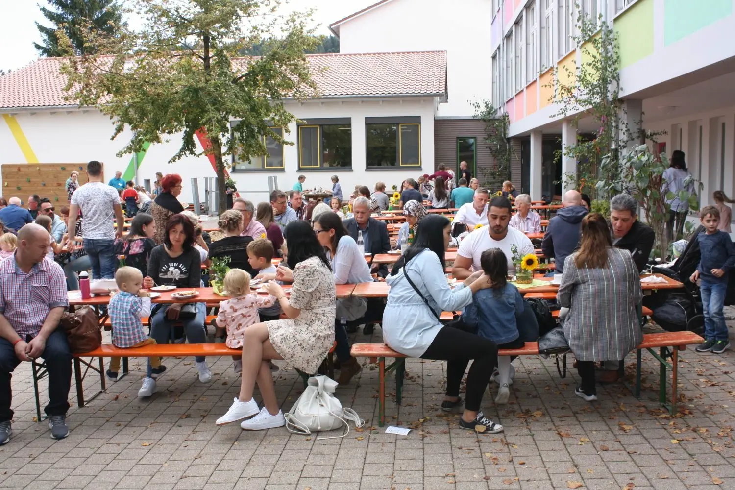Ev. Kinderhaus Kunterbunt im Bildungszentrum Unterrot Ev. Kinderhaus Kunterbunt im Bildungszentrum Unterrot