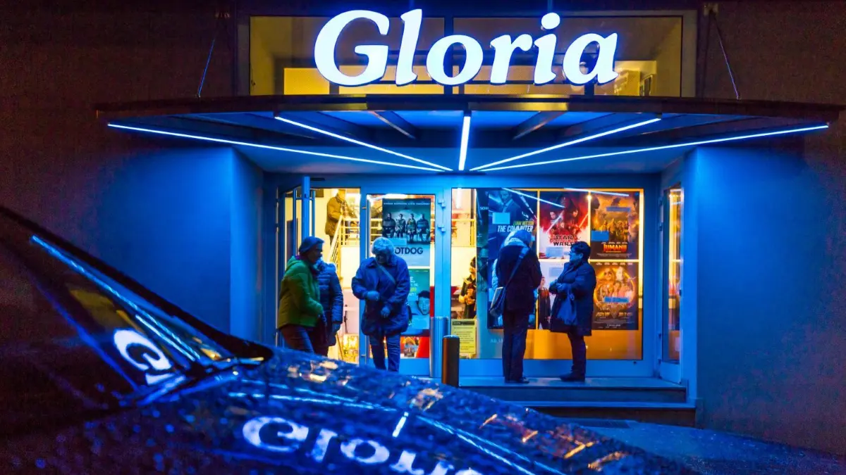 Das Geislinger Gloria Kino - am Montagabend lädt der Bundesverband mittelständischer Wirtschaft dort zur Jobbörse ein. Außerdem läuft „Cavemen“.
Gloria Kino Center Geislingen