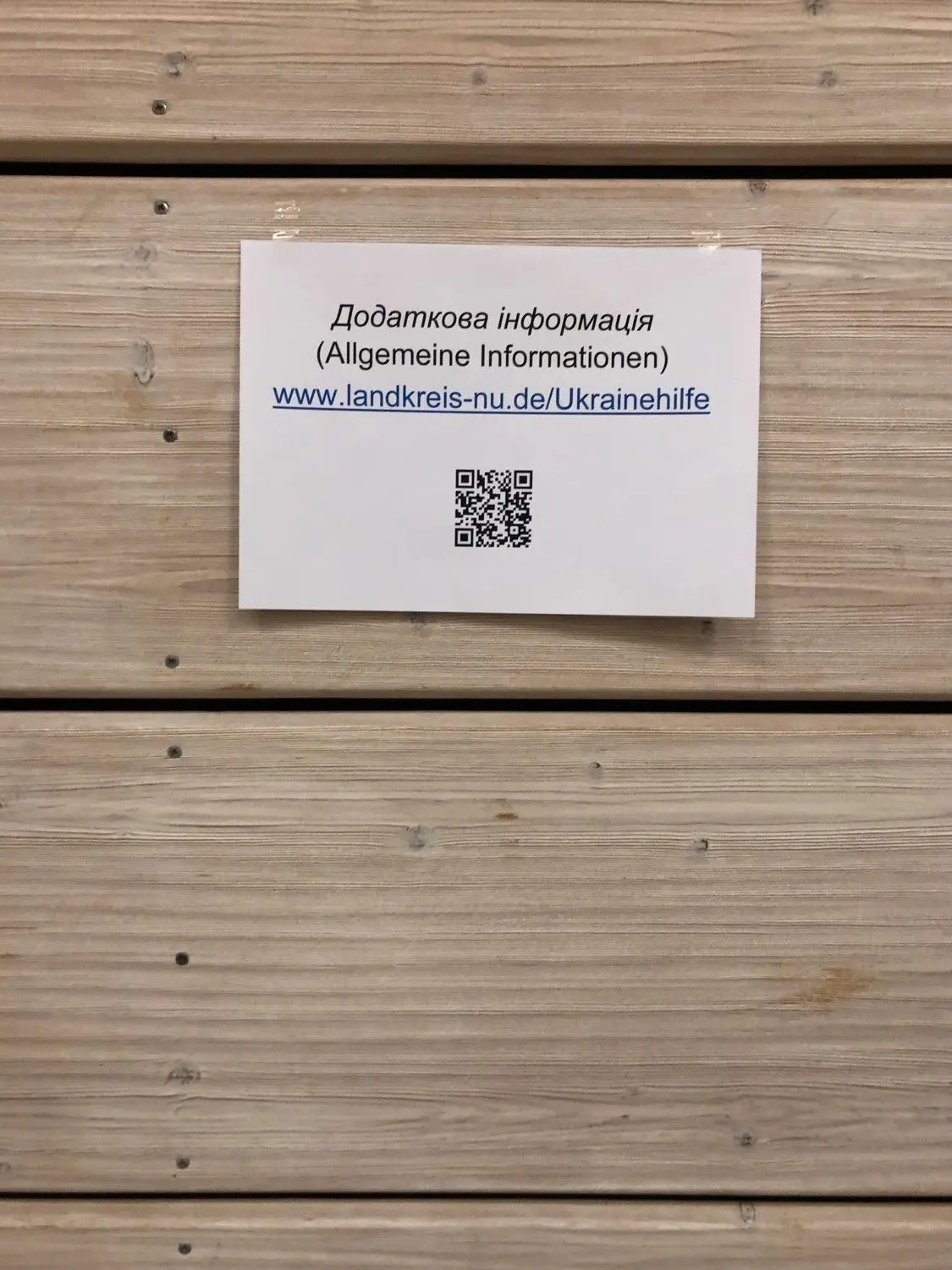 QR-Code zur schnellen Orientierung. Auch Ansprechpartner von Behörden und Rotem Kreuz sind vor Ort.
