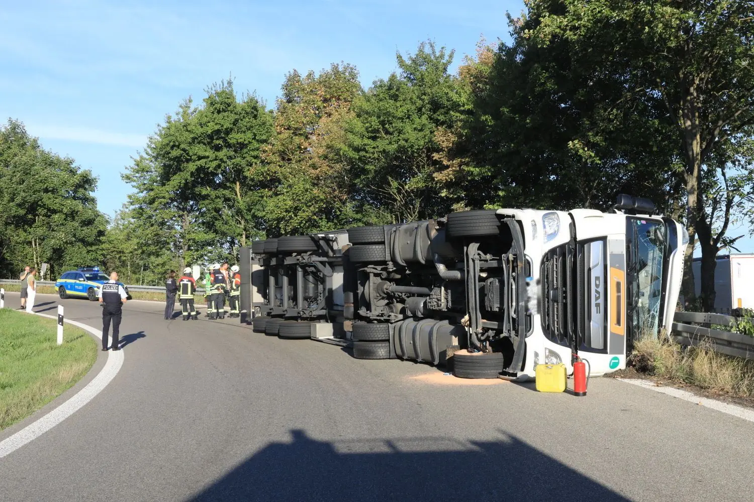 Auf der A8 bei Ulm-West hat sich ein schwerer Unfall ereignet. Die Auffahrt zur Autobahn Richting Stuttgart ist teilweise gespert, es kommt zu Stau.