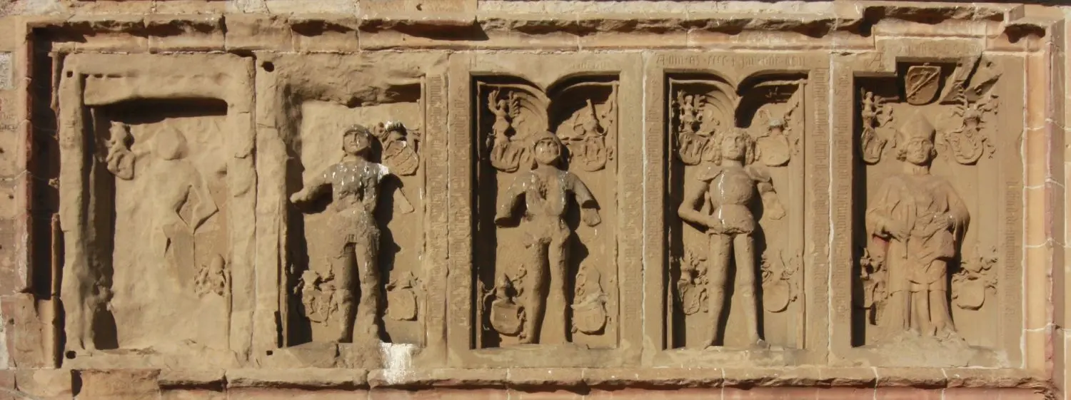 Neben den vier Rittern zu Bebenburg aus Brettenfeld wurde auch der Bamberger Bischof Lupold von Bebenburg in einem Epitaph verewigt (rechts).