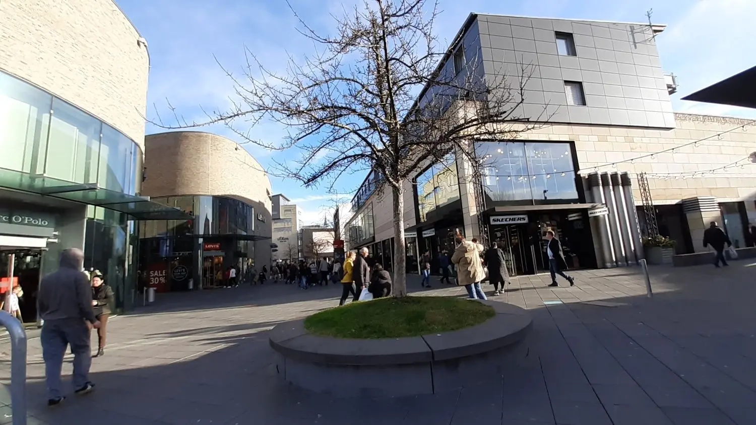 Zwischen den Jahren hat die Outletcity viele Besucher, die ein letztes Schnäppchen noch mitnehmen wollen.