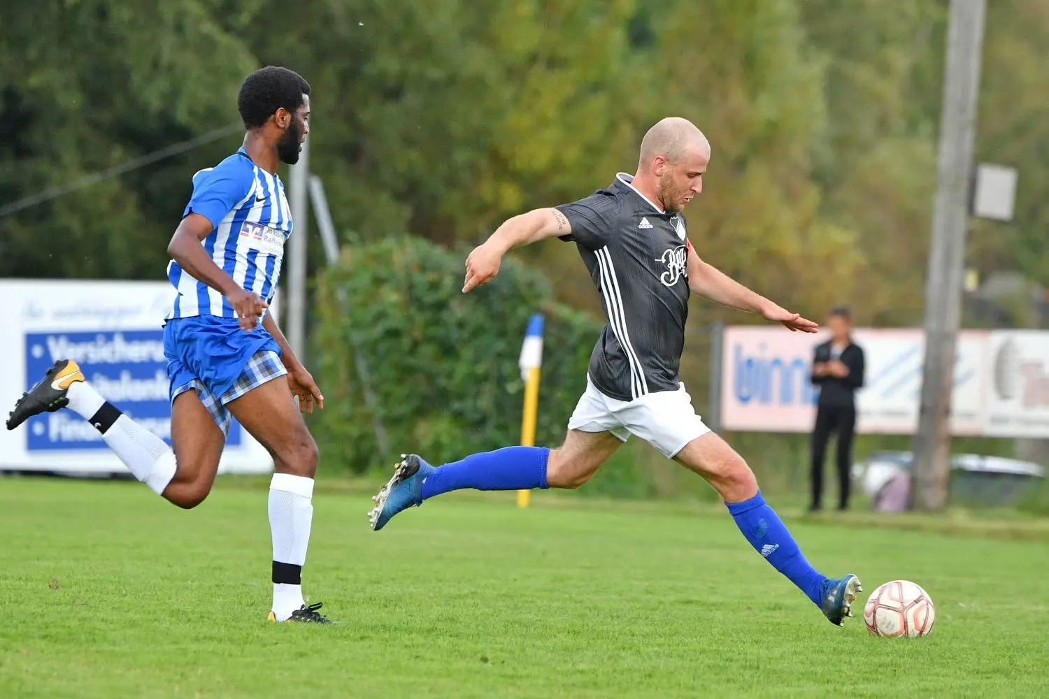 Die Spieler der SG Öpfingen (r.) haben eine vierwöchige Vor-Vorbereitung absolviert.
