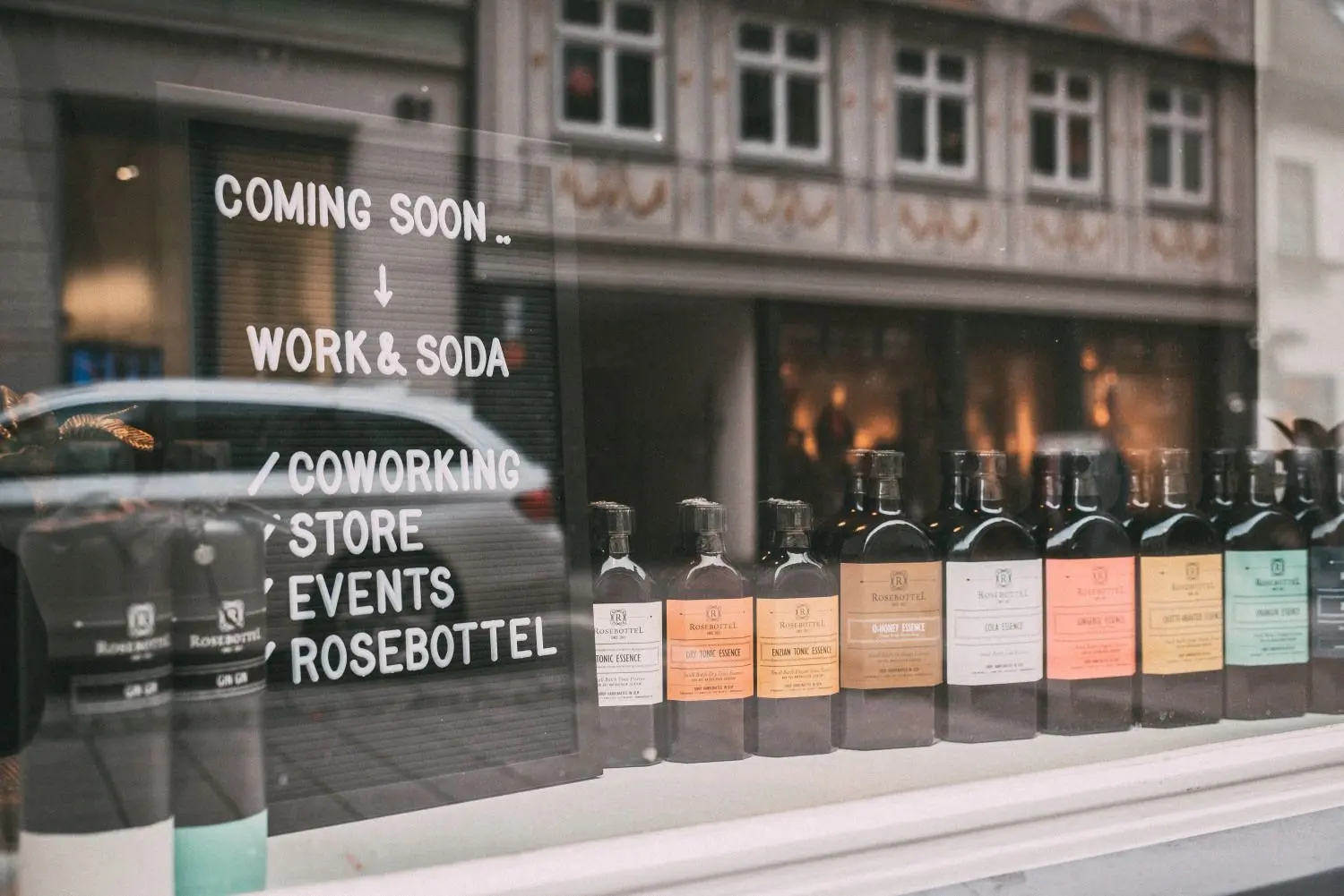Das Work & Soda öffnet erst im Februar, bis Weihnachten gibt es Limo-Essenz und Gin aber schon zu kaufen.