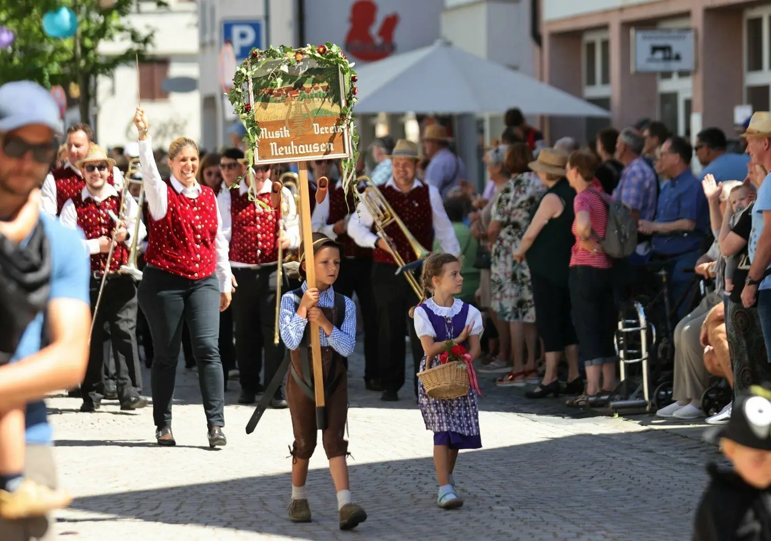 Für die Hofbühlmusikanten war der Festzug ein Heimspiel.
