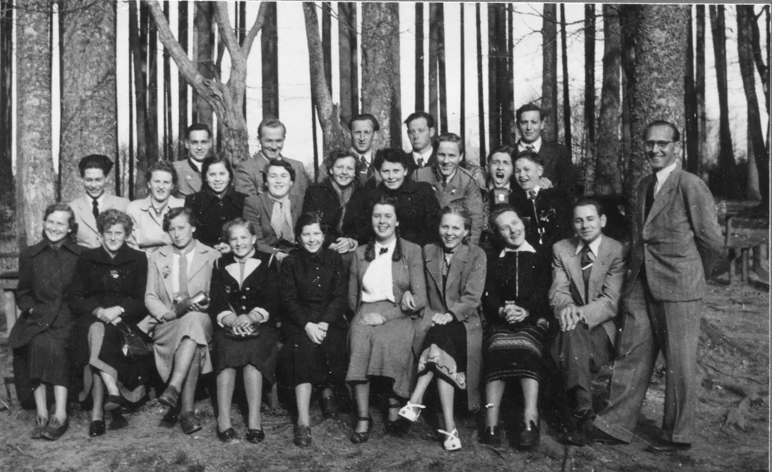 1953 traten die Jungen und Mädchen des Singkreises um den Lehrer Johann Riggemann dem Liederkranz bei.