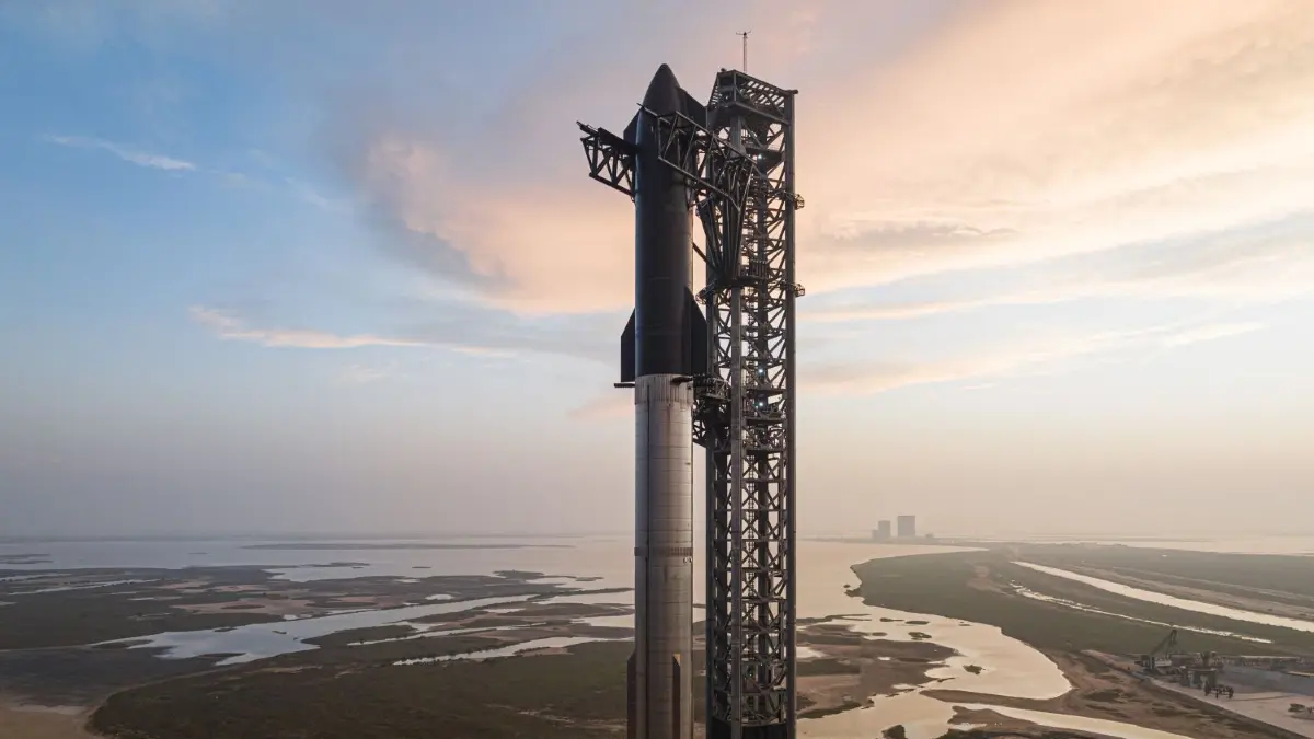 Die Starship-Rakete von SpaceX steht an der Startrampe.
HANDOUT - 15.04.2023, USA, Cape Canaveral: Die Starship-Rakete von SpaceX steht an der Startrampe. (zu dpa "«Starship»: Zweiter Startversuch für Test von längstem Raketensystem") Foto: Spacex/PA Media/dpa - ACHTUNG: Nur zur redaktionellen Verwendung im Zusammenhang mit der aktuellen Berichterstattung und nur mit vollständiger Nennung des vorstehenden Credits +++ dpa-Bildfunk +++
