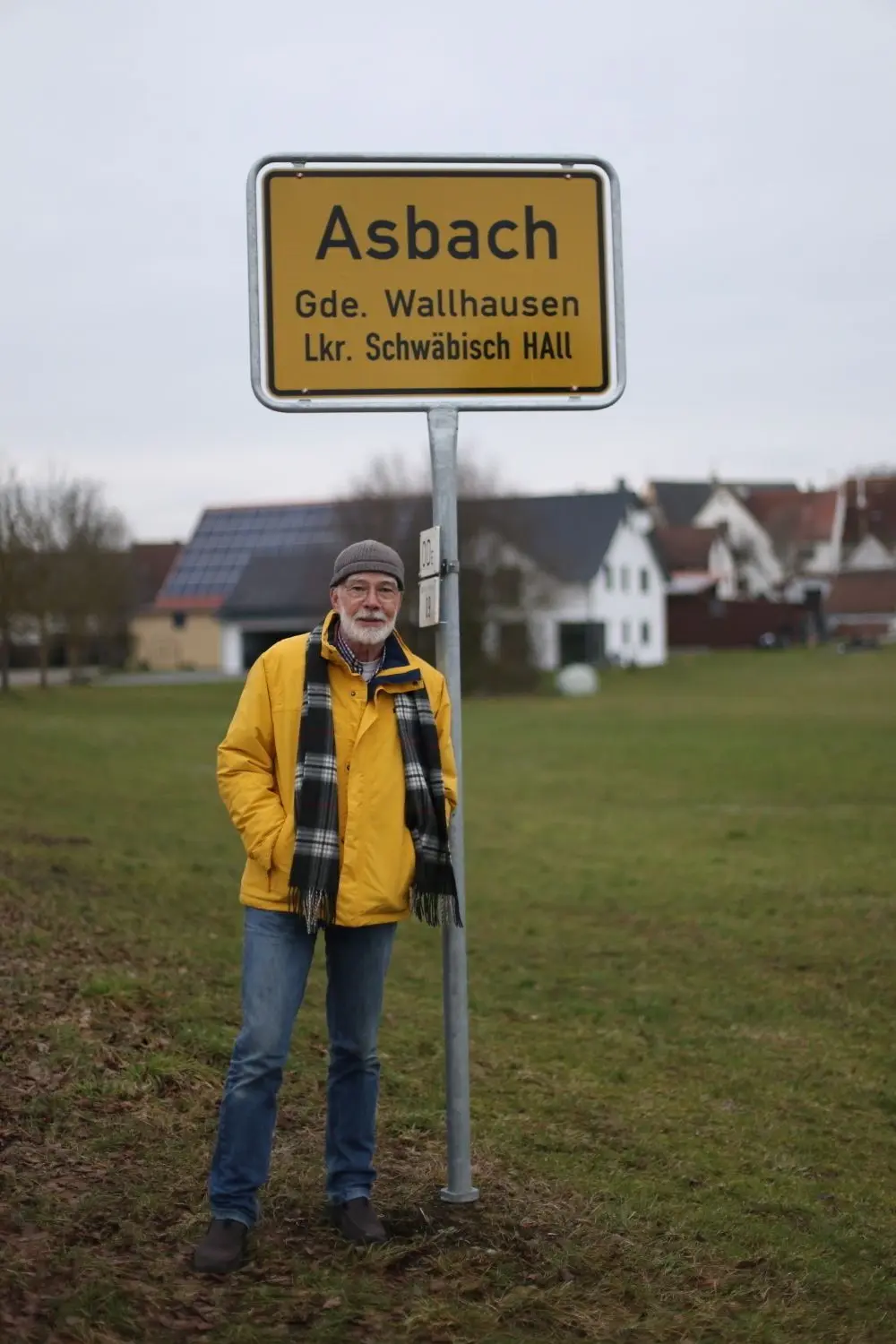 Das Ortsschild in Wallhausen-Asbach wurde schon so oft geklaut, dass die Leute irgendwann aufgehört haben zu zählen.