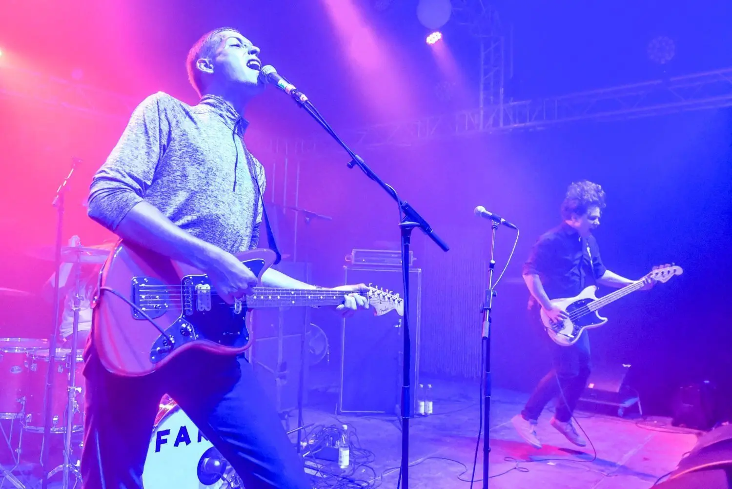 „Wieso soll ich schwimmen, wenn ich treiben kann?“, singt Die-Nerven-Gitarrist Max Rieger.⇥