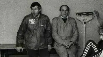 SSV-Präsident Dieter Brandstetter (rechts) mit Ex-Nationalspieler Lothar Emmerich, der 1986 die Fußballer des SSV Reutlingen trainierte.⇥