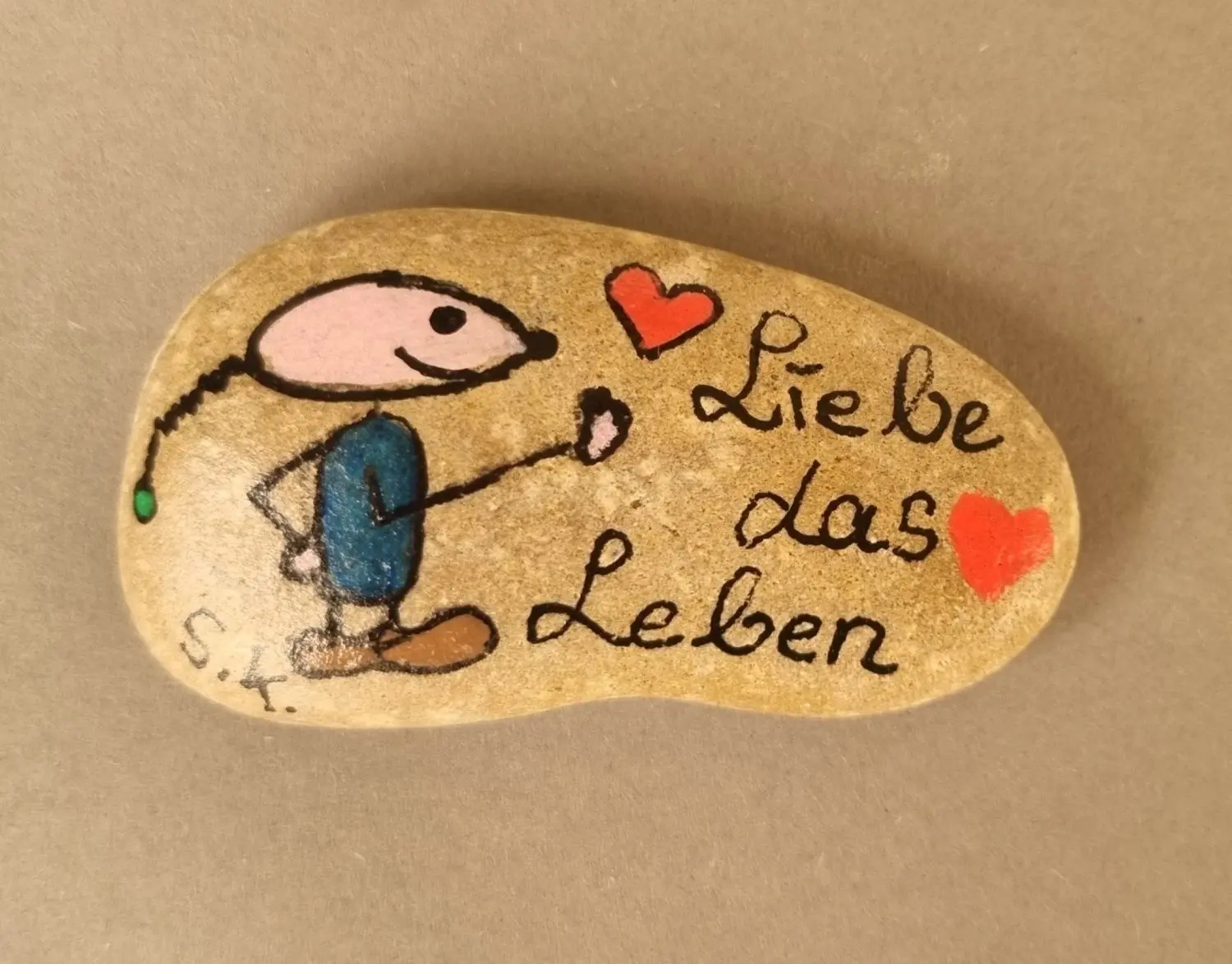 Viele schön verzierte Exemplare liegen dort zum Tauschen oder Weitertragen bereit.