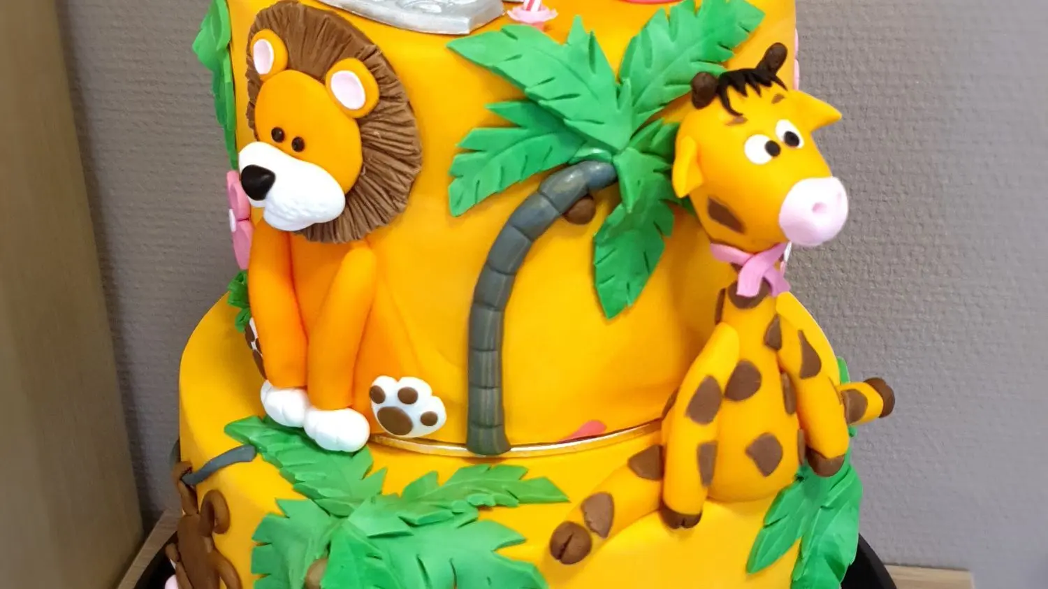 Steffen Kunz, 45 Jahre jung, stolzer Vater von zwei wundervollen Kindern, Gründer und Eigentümer von „Steffen Kunz –  The Cake Engineer“, schreibt nun regelmäßig für unsere Zeitung eine Kolumne über Ernährung.⇥
