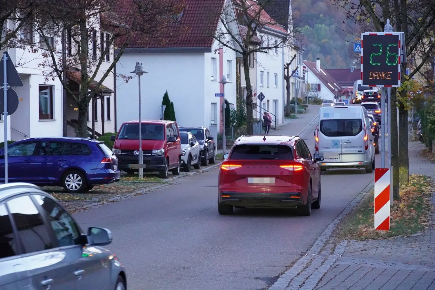 Auch die Pflastersteine in Reichenbach, die beim Überfahren Lärm verursachen, werden vorerst nicht entfernt.