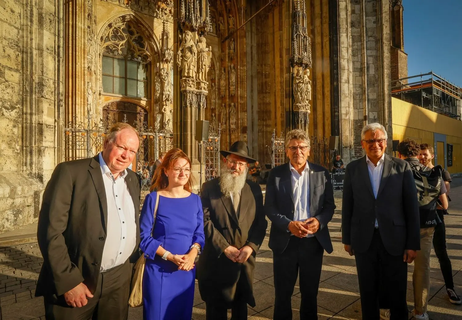 Redner bei der Mahnwache: Unter anderem Ulms OB Gunter Czisch (rechts) und links daneben Landesbischof Ernst-Wilhelm Gohl.