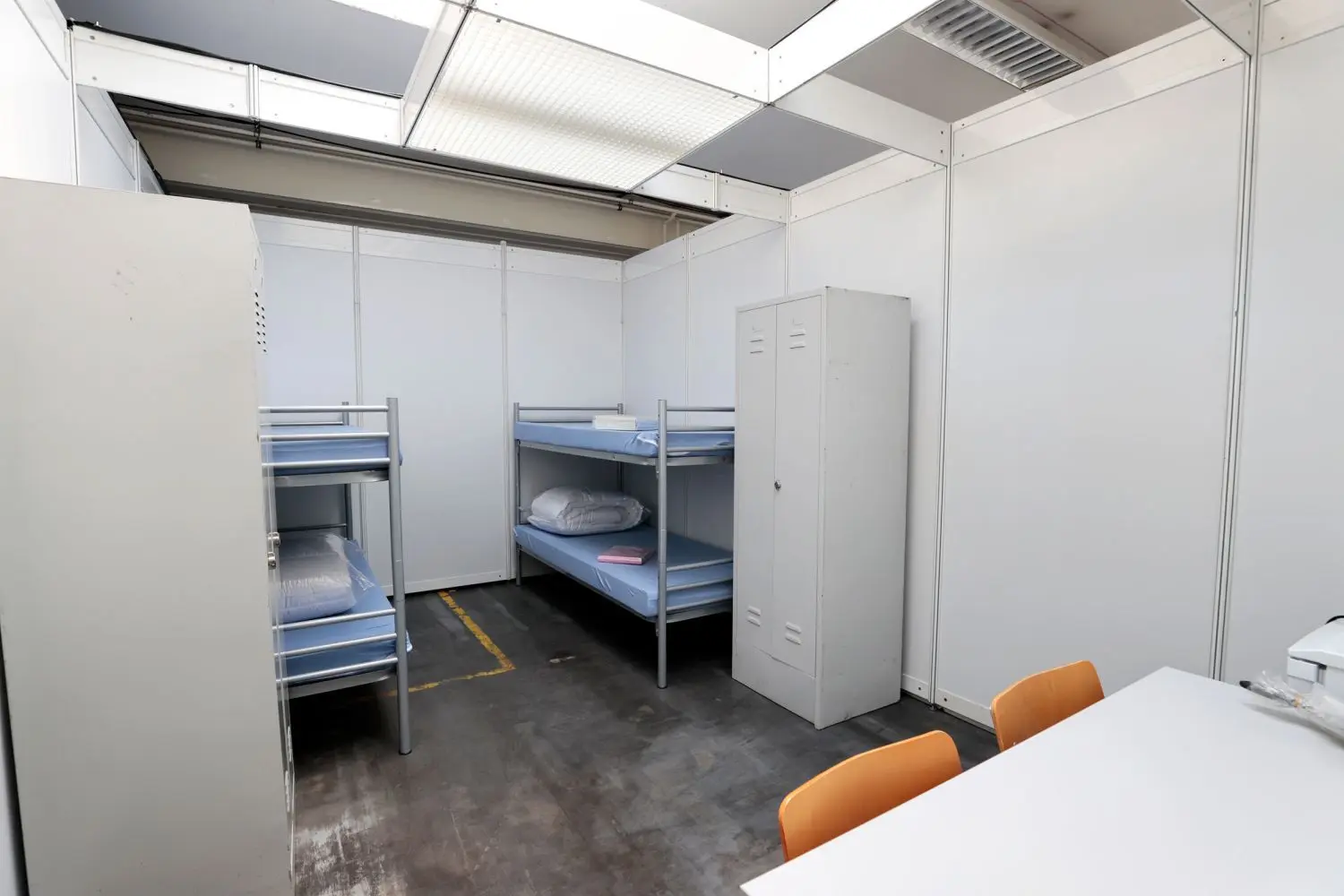 In der Notunterkunft für Geflüchtete im ehemaligen Odelo-Werk sind derzeit 95 Menschen untergebracht. Noch diese Woche kommen weitere Personen dazu.