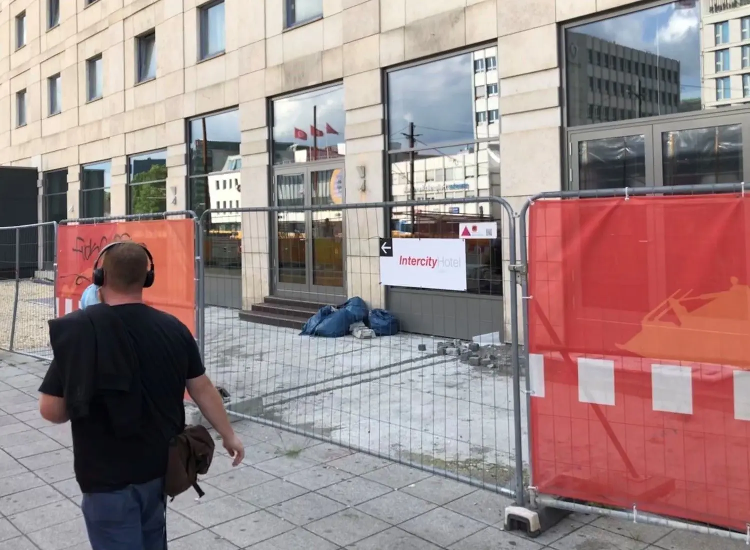 Kein Eingang: An dieser Stelle gelangte man vom Bahnhofsvorplatz in die Filiale von Burger King. Das Restaurant hat seit November geschlossen. Wie es weitergeht, ist offen.