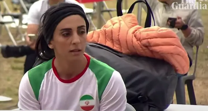 Kletterin nach Protest gegen das Kopftuch verschwunden