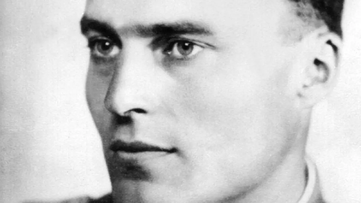 Der deutsche Offizier und spätere Widerstandskämpfer Claus Graf Schenk von Stauffenberg.
1930er Jahre, Aufnahmeort unbekannt: Der deutsche Offizier und spätere Widerstandskämpfer Claus Graf Schenk von Stauffenberg. Nach dem Niederlage im Zweiten Weltkrieg gab es noch viele Deutsche, die Stauffenberg und seine Mitverschwörer für «Verräter» hielten. Dass das fehlgeschlagene Attentat auf Hitler eine mutige Tat war, wurde erst später fester Bestandteil der deutschen Erinnerungskultur. (zu dpa «75 Jahre Attentat auf Hitler - nicht nur eine «kleine Clique»») +++ dpa-Bildfunk +++