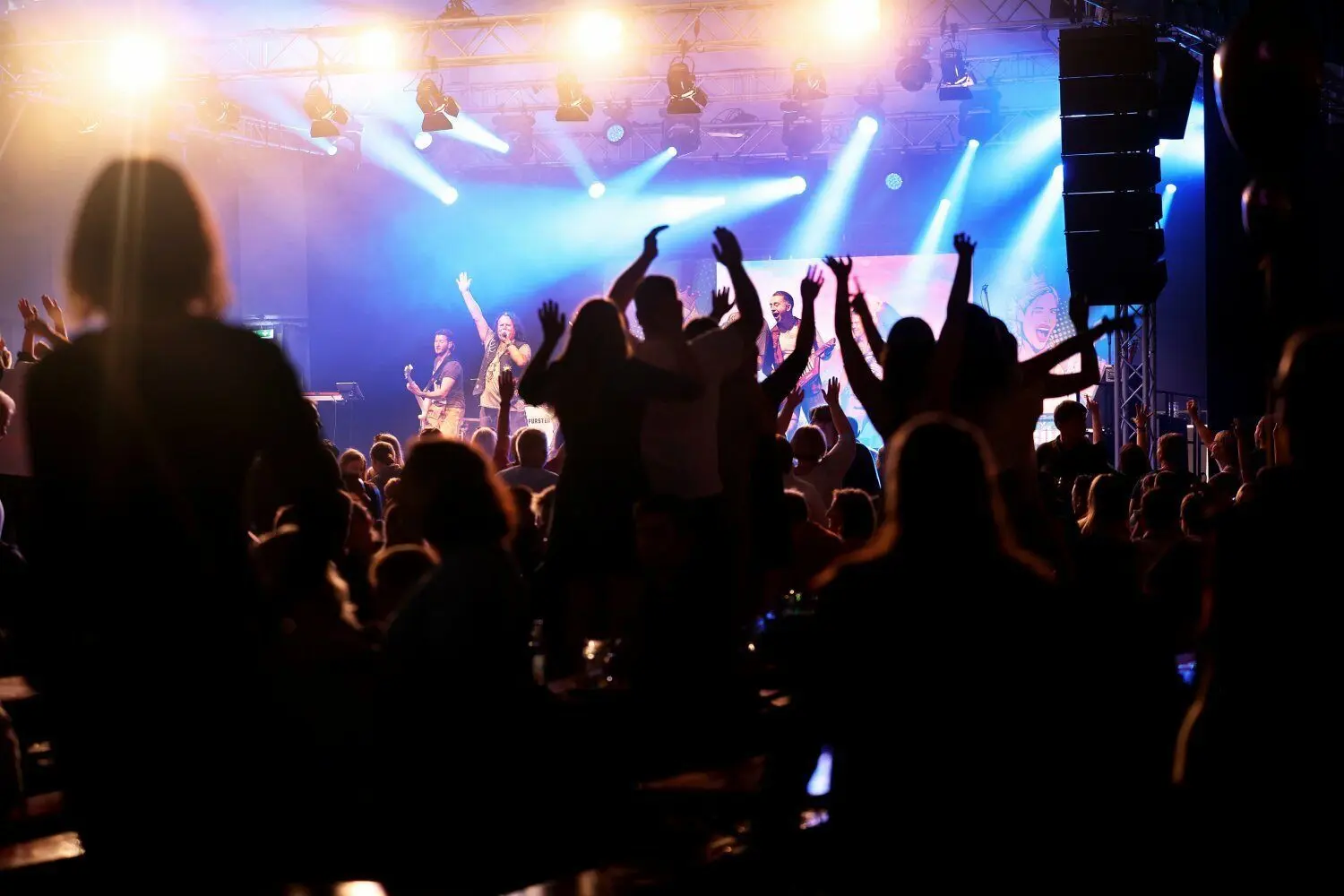 Die Partyfürsten sorgten am Freitag für Stimmung im Festzelt.